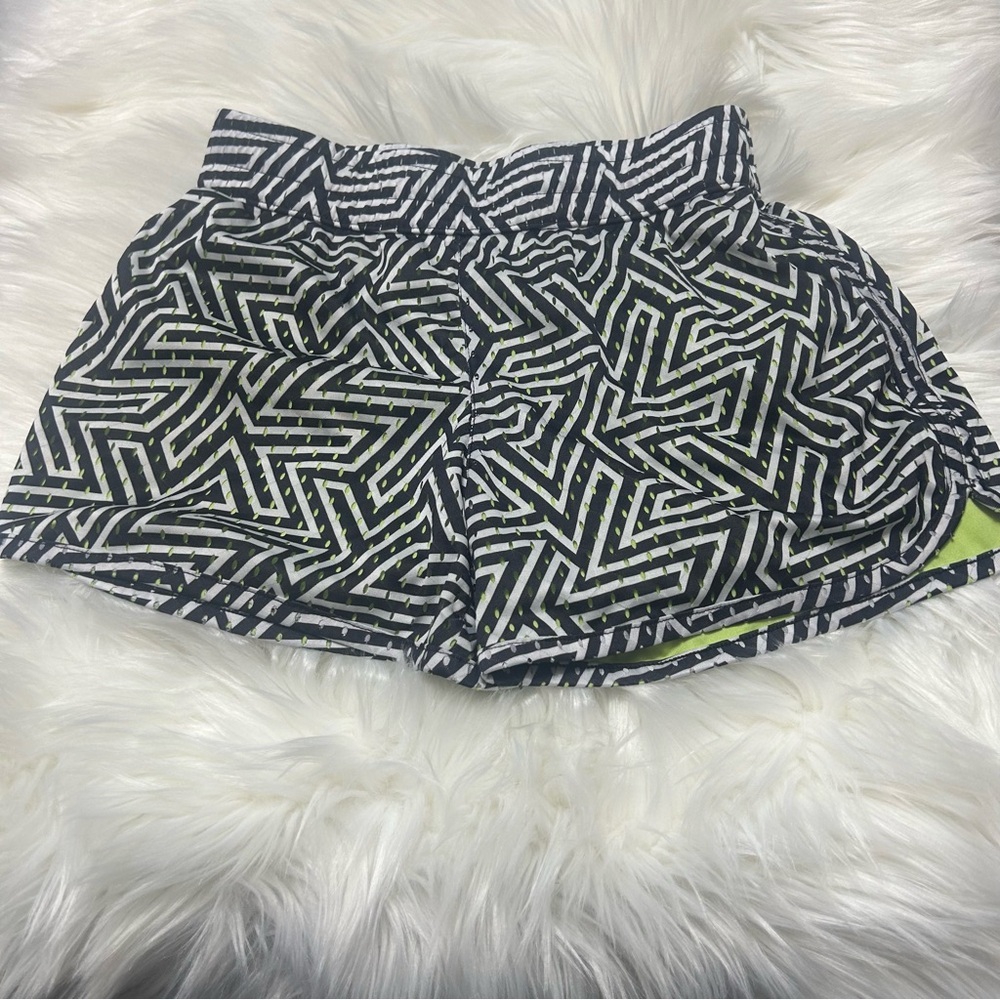 Size Large Juniors Black & White Athletic Shorts E2